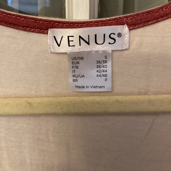 Venus Small Ombré Crocheted Floral Detail Cold Shoulder Short Sleeve Top - Picture 4 of 8